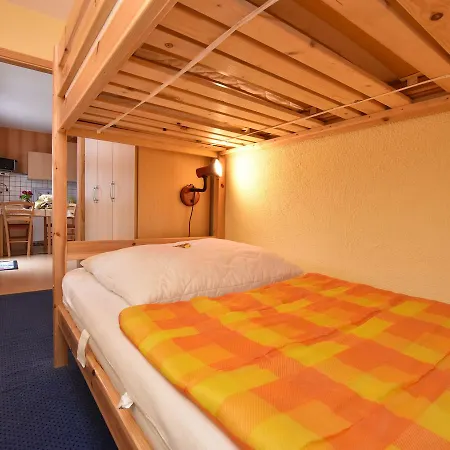 Dom wakacyjny Cozy Holiday With Fenced Garden Near Sea In *